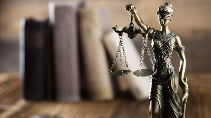 Statue balance justice Aubenas